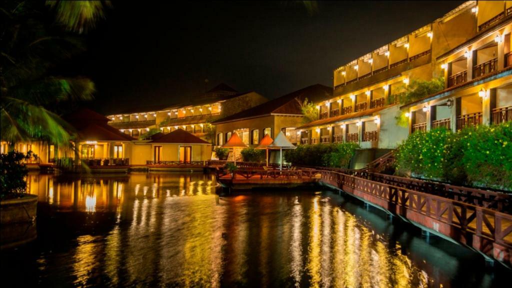 Ocean Spray Hotel Kalapettai Luaran gambar