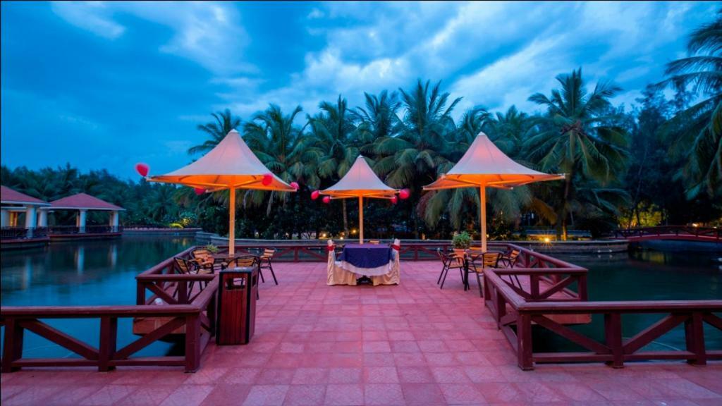 Ocean Spray Hotel Kalapettai Luaran gambar