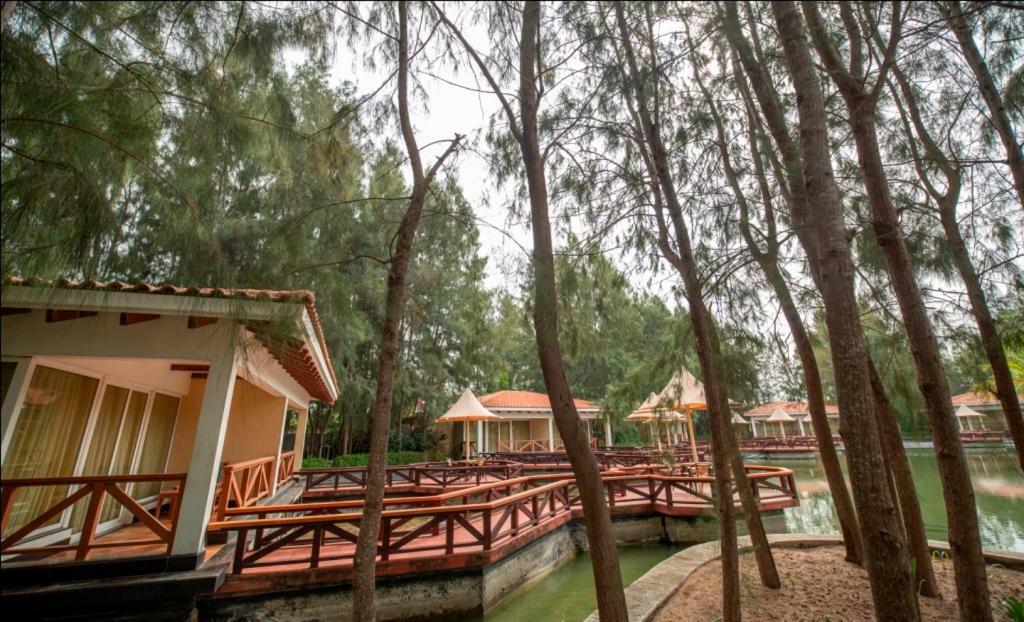 Ocean Spray Hotel Kalapettai Luaran gambar
