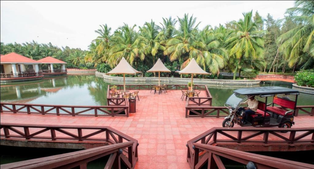 Ocean Spray Hotel Kalapettai Luaran gambar