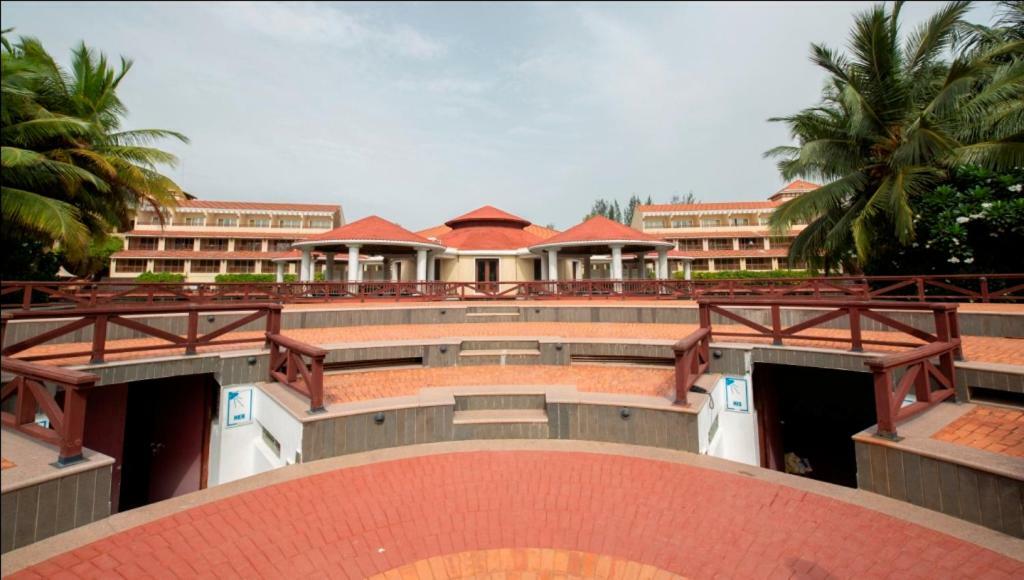 Ocean Spray Hotel Kalapettai Luaran gambar