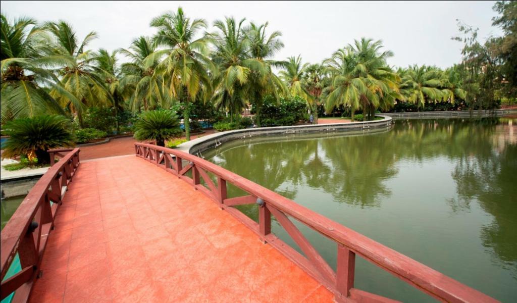 Ocean Spray Hotel Kalapettai Luaran gambar