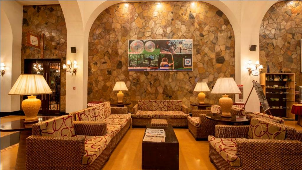 Ocean Spray Hotel Kalapettai Luaran gambar