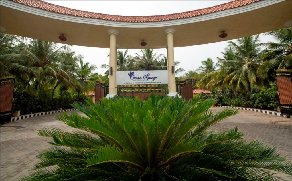 Ocean Spray Hotel Kalapettai Luaran gambar