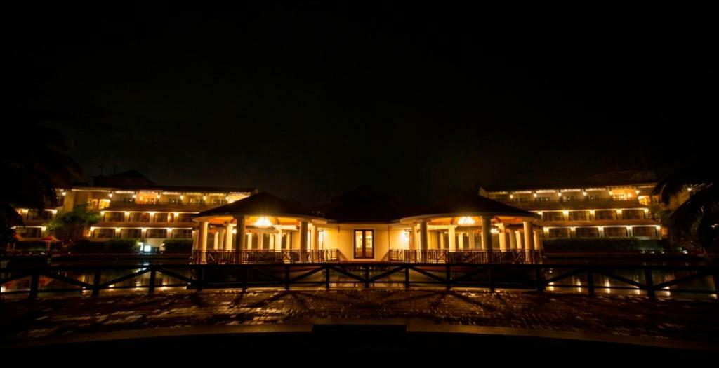 Ocean Spray Hotel Kalapettai Luaran gambar