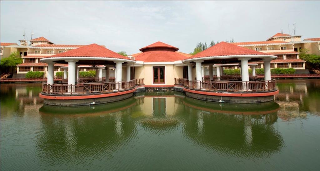 Ocean Spray Hotel Kalapettai Luaran gambar